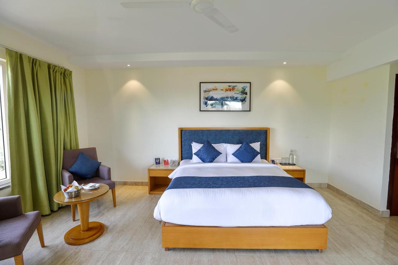 Zip By Spree Hotels Hyde Goa Candolim Exterior foto
